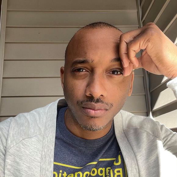Poshmark profile picture for @vanguard